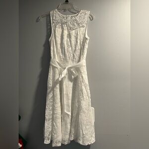 Chic White Lace Sleeveless Dress